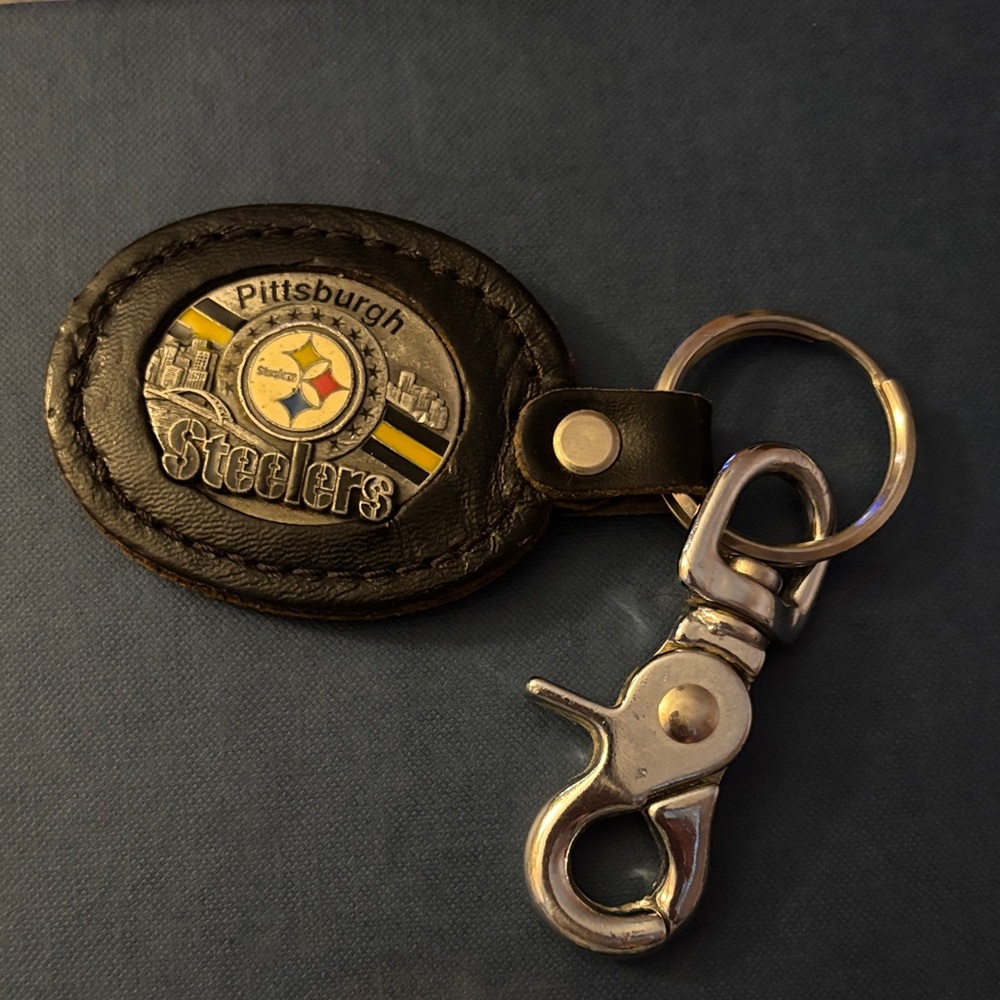 Pittsburgh Steelers Black Leather Keychain